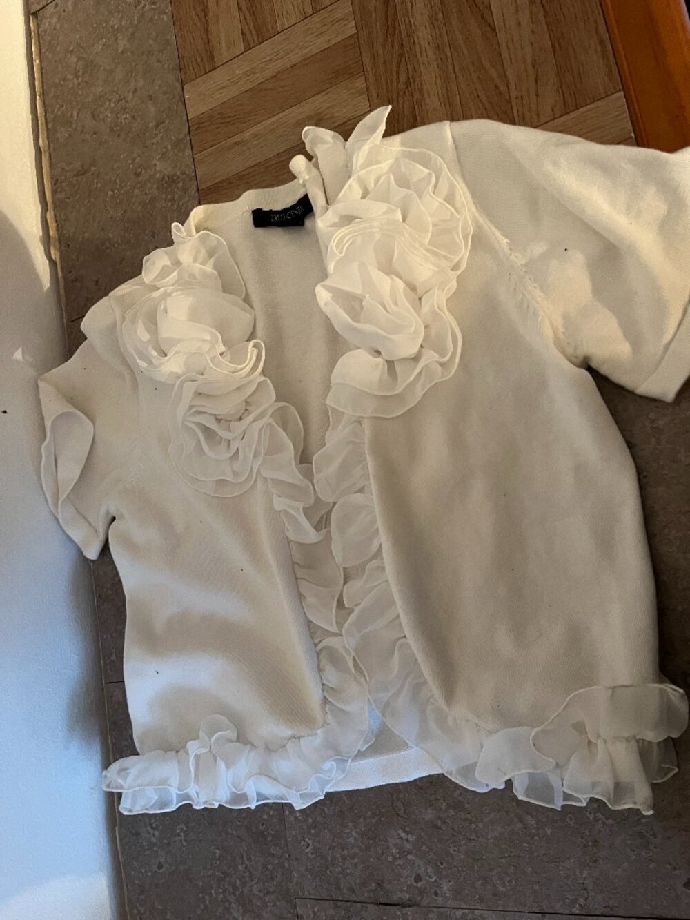 Short-sleeve, cropped cardigan  with chiffon  ruffle in white, Medium size.